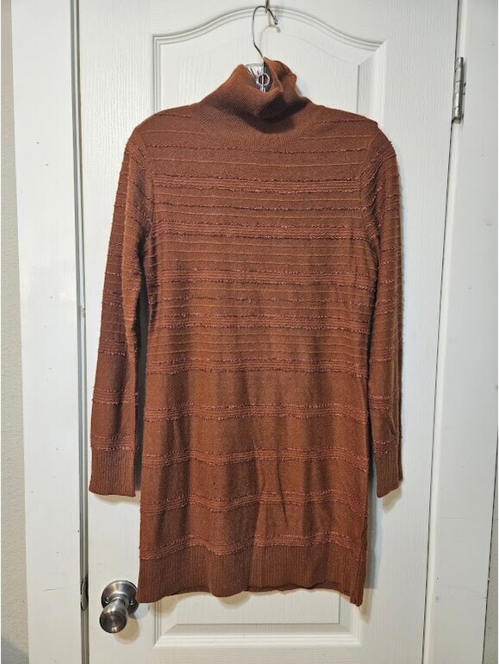 Metallic Brown Textured Turtleneck Sweater | Large | GUC